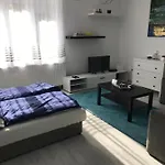 דירה Center